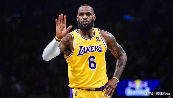 边后卫内收 边后卫内收